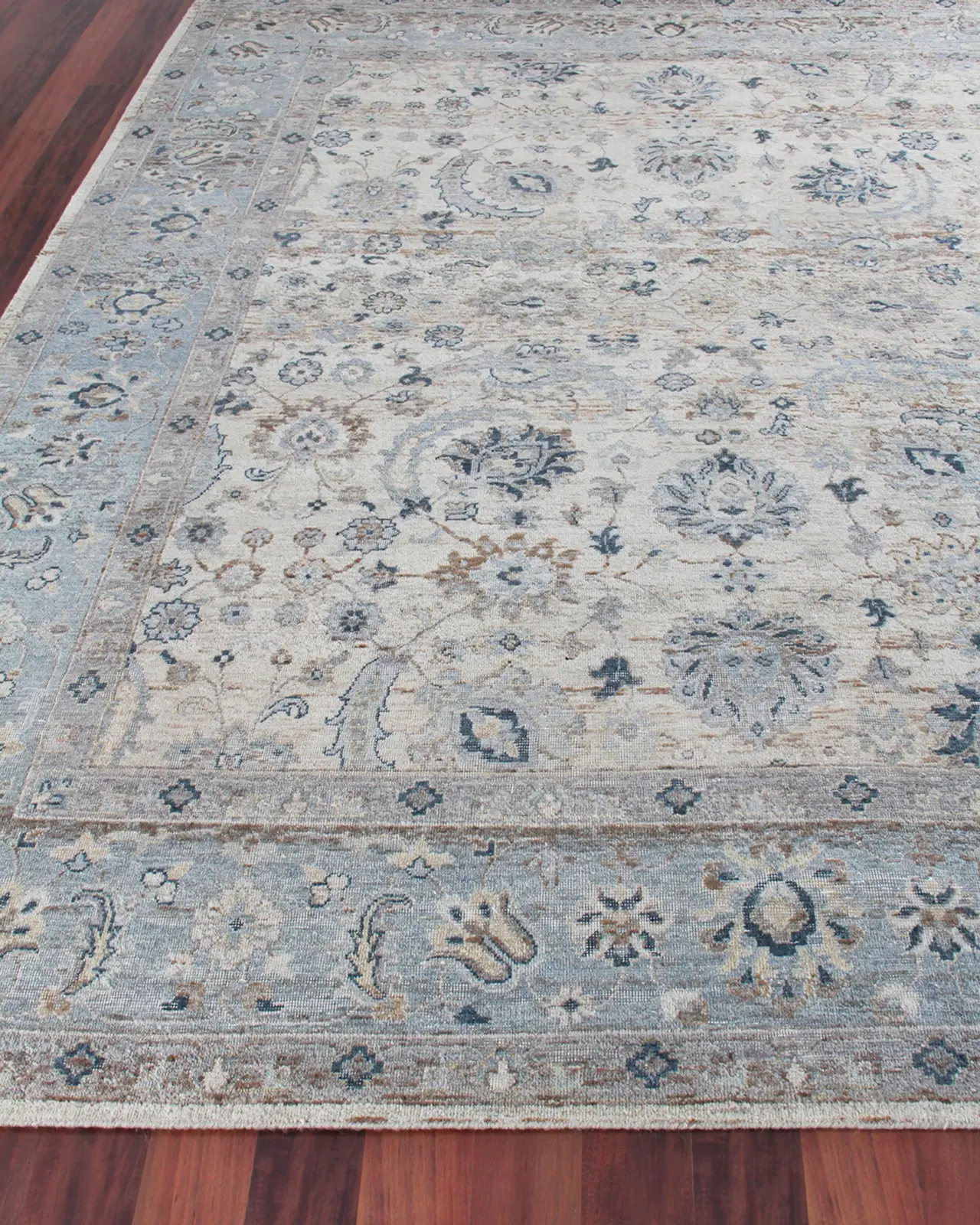 Exquisite Rugs Bethany Hand-Knotted Rug