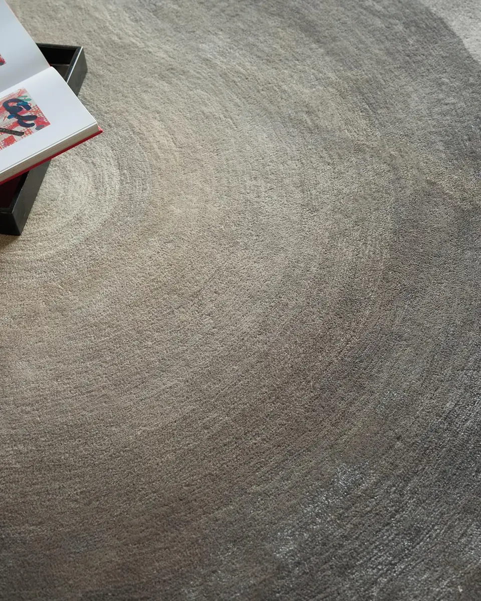 Exquisite Rugs Mitomo Hand-Tufted Charcoal & Ivory Rug | Thumbnail 4 Exquisite Rugs Mitomo Hand-Tufted Charcoal & Ivory Rug | Thumbnail 4
