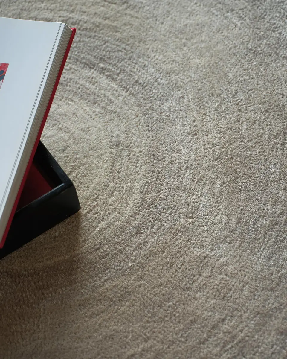 Exquisite Rugs Mitomo Hand-Tufted Charcoal & Ivory Rug | Thumbnail 5 Exquisite Rugs Mitomo Hand-Tufted Charcoal & Ivory Rug | Thumbnail 5