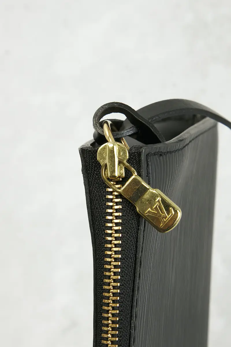 Louis Vuitton Louis Vuitton Epi Pochette Accessories 24 Shoulder Bag | Thumbnail 7 Louis Vuitton Louis Vuitton Epi Pochette Accessories 24 Shoulder Bag | Thumbnail 7