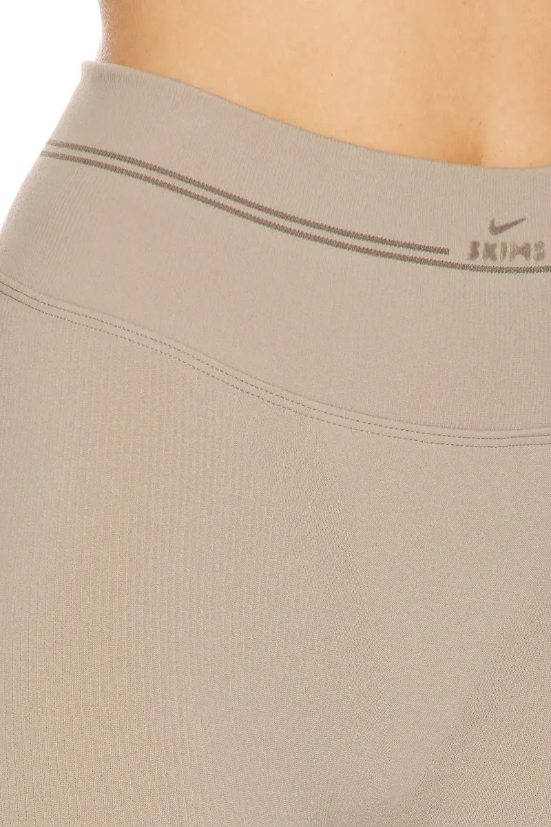 NikeSKIMS Ribbed Seamless 26 Tight | Thumbnail 6 NikeSKIMS Ribbed Seamless 26 Tight | Thumbnail 6