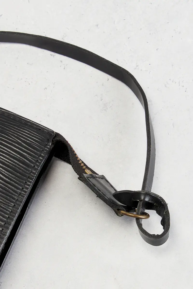 Louis Vuitton Louis Vuitton Epi Pochette Accessoires 21 Shoulder Bag | Thumbnail 8 Louis Vuitton Louis Vuitton Epi Pochette Accessoires 21 Shoulder Bag | Thumbnail 8
