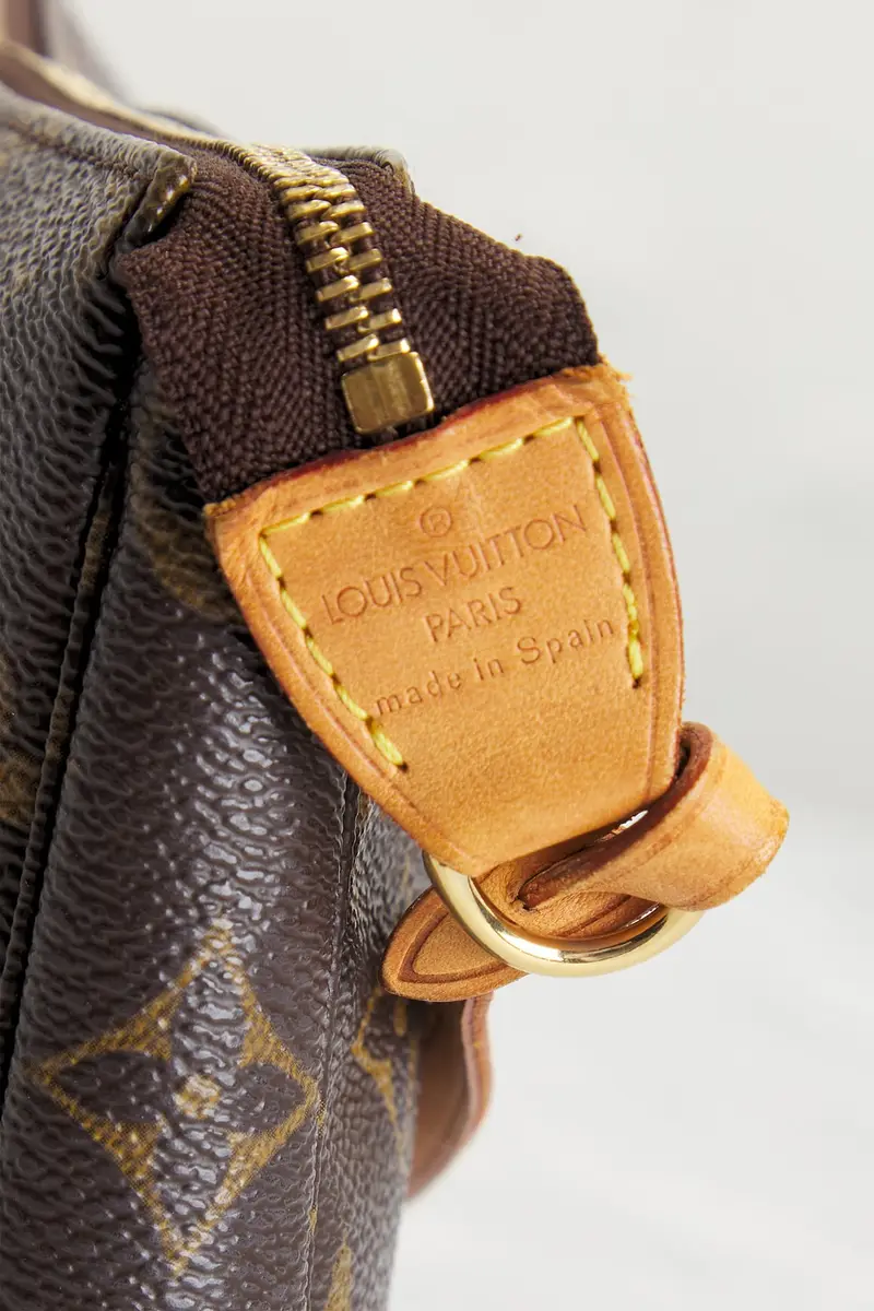 Louis Vuitton Louis Vuitton Monogram Pochette Accessoires Shoulder Bag | Thumbnail 5 Louis Vuitton Louis Vuitton Monogram Pochette Accessoires Shoulder Bag | Thumbnail 5