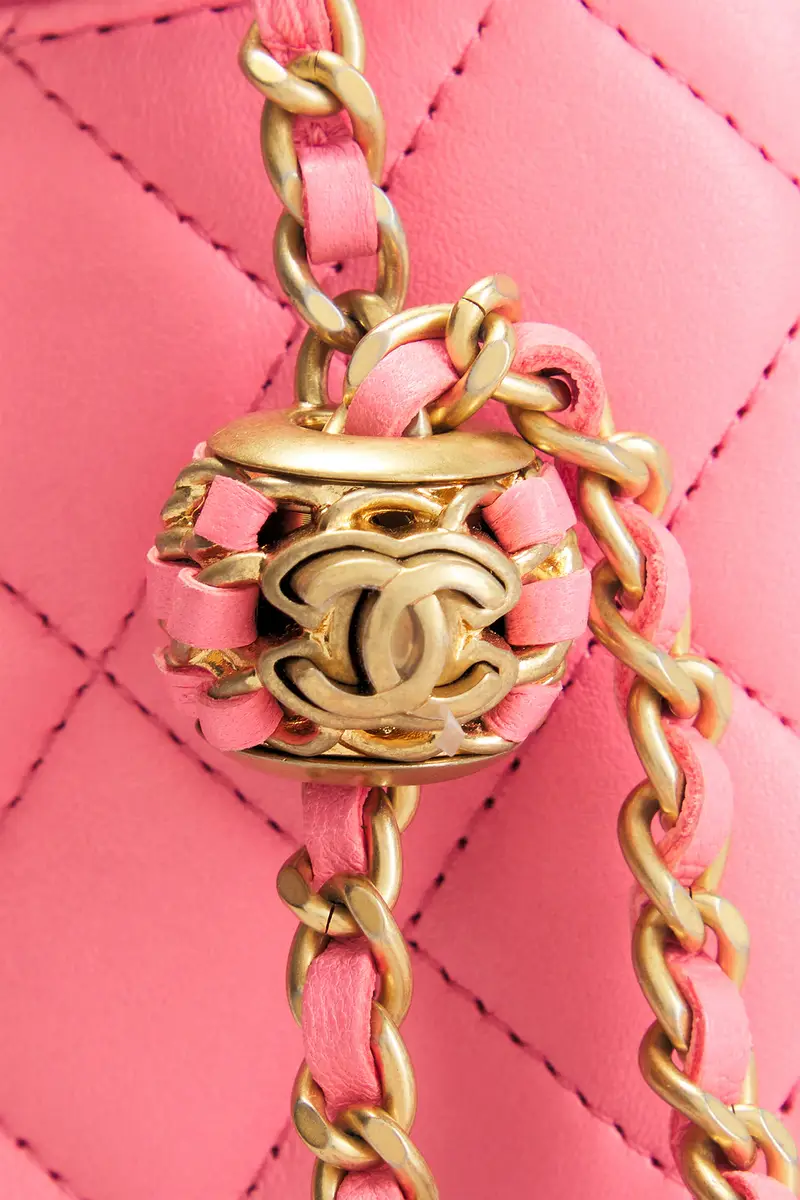 Chanel Chanel Calfskin Small Pearl Crush Vanity Case | Thumbnail 8 Chanel Chanel Calfskin Small Pearl Crush Vanity Case | Thumbnail 8