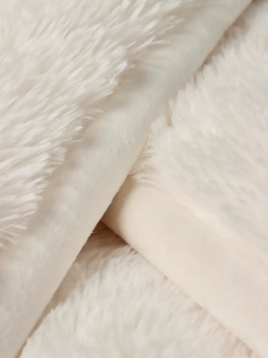 Barefoot Dreams Cloud Faux Fur Throw | Thumbnail 4 Barefoot Dreams Cloud Faux Fur Throw | Thumbnail 4