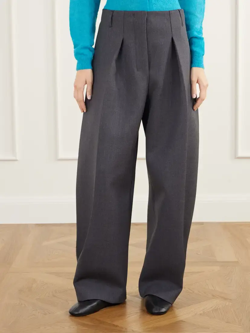 Jacquemus Le Pantalon Ovalo Pleated Stretch-crepe Barrel-leg Pants | Thumbnail 3 Jacquemus Le Pantalon Ovalo Pleated Stretch-crepe Barrel-leg Pants | Thumbnail 3
