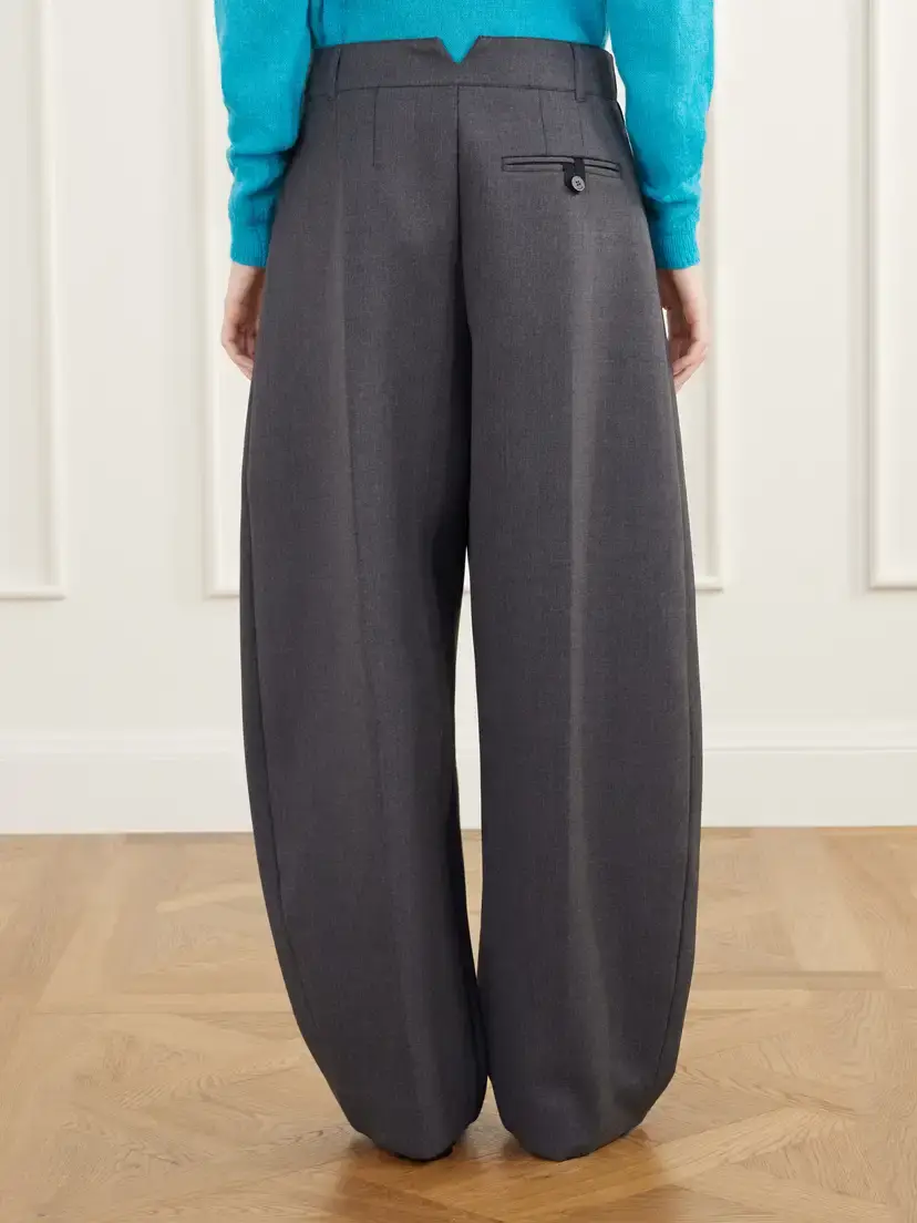 Jacquemus Le Pantalon Ovalo Pleated Stretch-crepe Barrel-leg Pants | Thumbnail 4 Jacquemus Le Pantalon Ovalo Pleated Stretch-crepe Barrel-leg Pants | Thumbnail 4