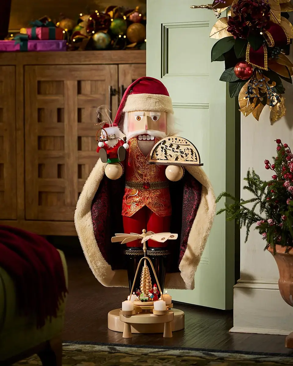 Steinbach x Richard Glasser Limited Edition Giant Santa Comes Around Part 1 Christmas Nutcracker | Thumbnail 2 Steinbach x Richard Glasser Limited Edition Giant Santa Comes Around Part 1 Christmas Nutcracker | Thumbnail 2