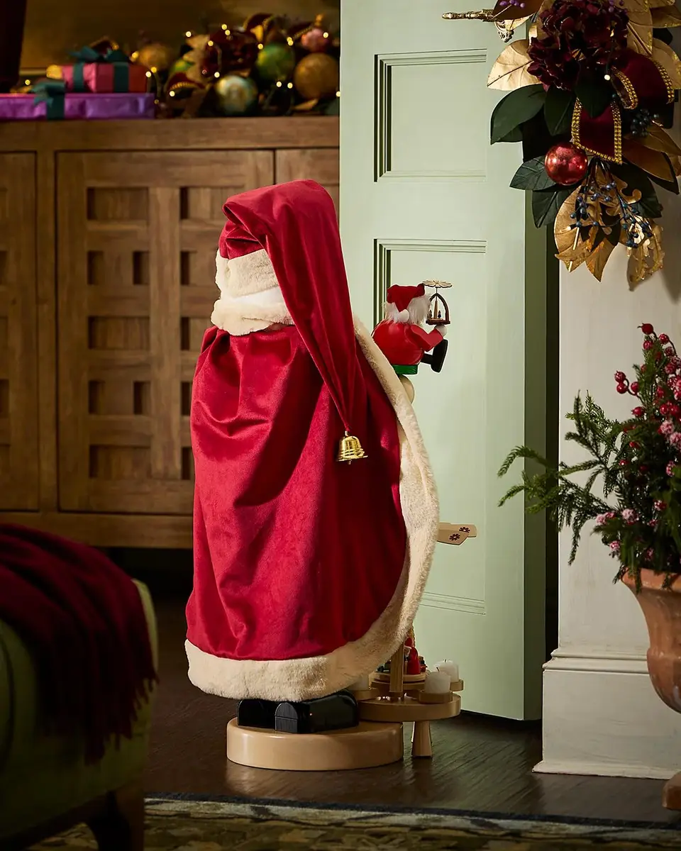 Steinbach x Richard Glasser Limited Edition Giant Santa Comes Around Part 1 Christmas Nutcracker | Thumbnail 3 Steinbach x Richard Glasser Limited Edition Giant Santa Comes Around Part 1 Christmas Nutcracker | Thumbnail 3