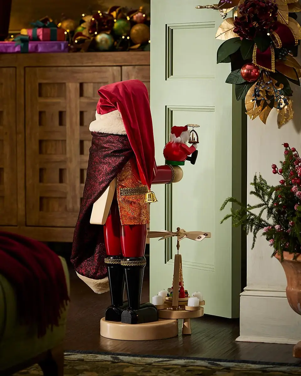 Steinbach x Richard Glasser Limited Edition Giant Santa Comes Around Part 1 Christmas Nutcracker | Thumbnail 4 Steinbach x Richard Glasser Limited Edition Giant Santa Comes Around Part 1 Christmas Nutcracker | Thumbnail 4