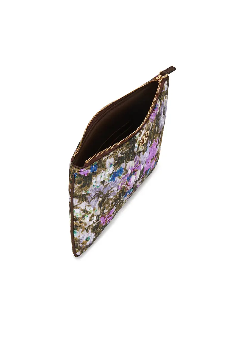 Valentino Garavani Vlogo Medium Flat Pouch | Thumbnail 4 Valentino Garavani Vlogo Medium Flat Pouch | Thumbnail 4