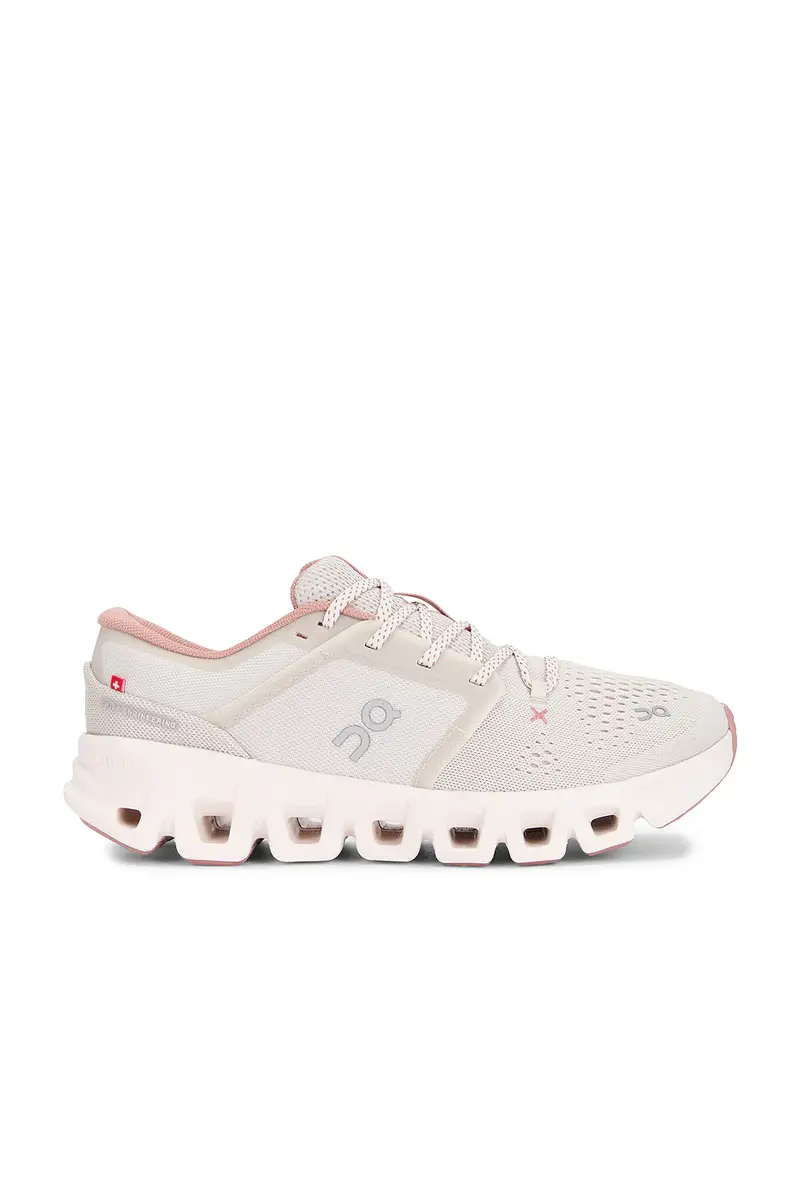 ON Cloud X 5 Sneaker