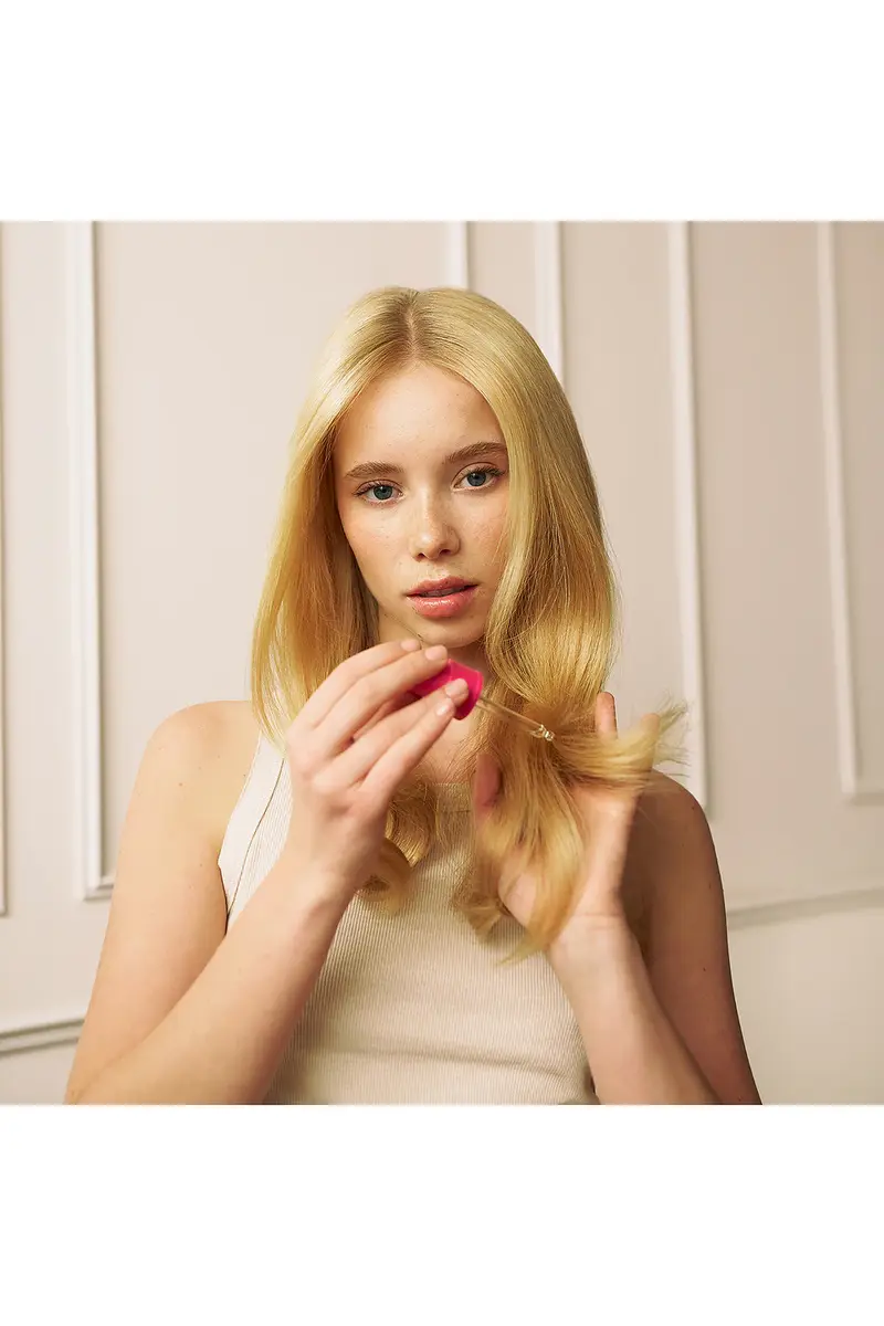 Christophe Robin Finishing Perfecting Radiance Oil With Amla Oil | Thumbnail 5 Christophe Robin Finishing Perfecting Radiance Oil With Amla Oil | Thumbnail 5
