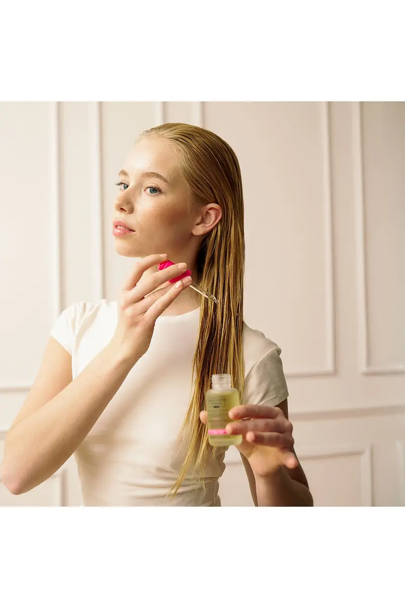 Christophe Robin Finishing Perfecting Radiance Oil With Amla Oil | Thumbnail 8 Christophe Robin Finishing Perfecting Radiance Oil With Amla Oil | Thumbnail 8
