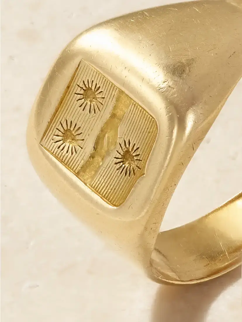 Stephanie Windsor Vintage 1900s Gold Signet Ring | Thumbnail 4 Stephanie Windsor Vintage 1900s Gold Signet Ring | Thumbnail 4