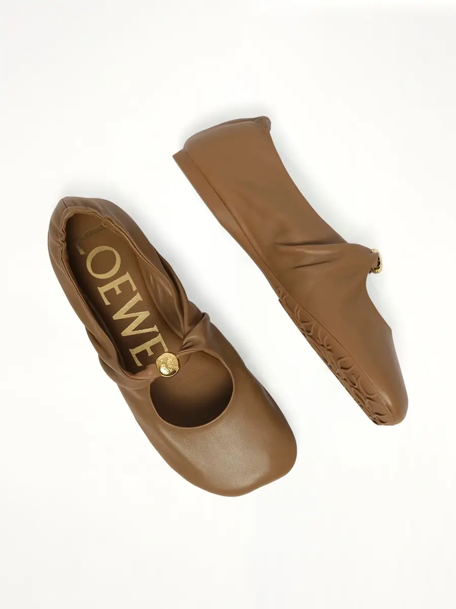 Loewe Pebble Soft Ballerina in Oak | Thumbnail 4 Loewe Pebble Soft Ballerina in Oak | Thumbnail 4