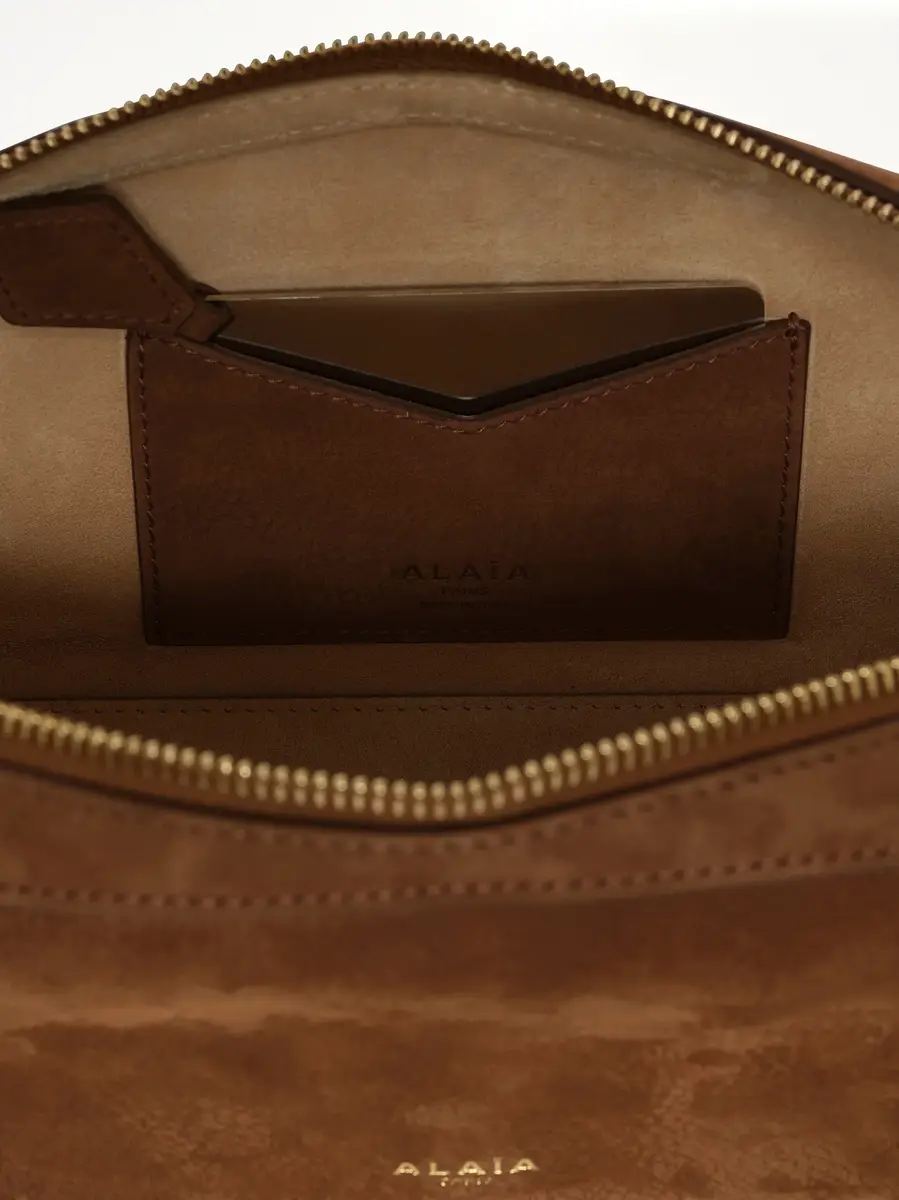 Alaïa Le Teckel Medium Bag in Terre D'ombre | Thumbnail 8