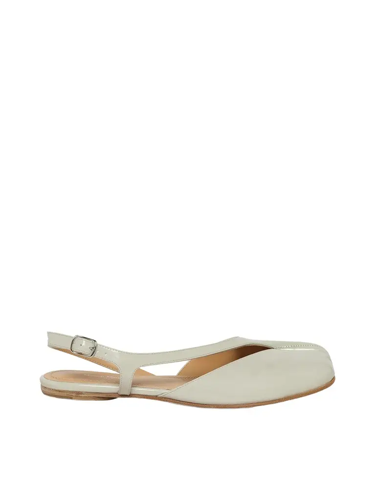 Maison Margiela Tabi Flat Slingback in Alabaster