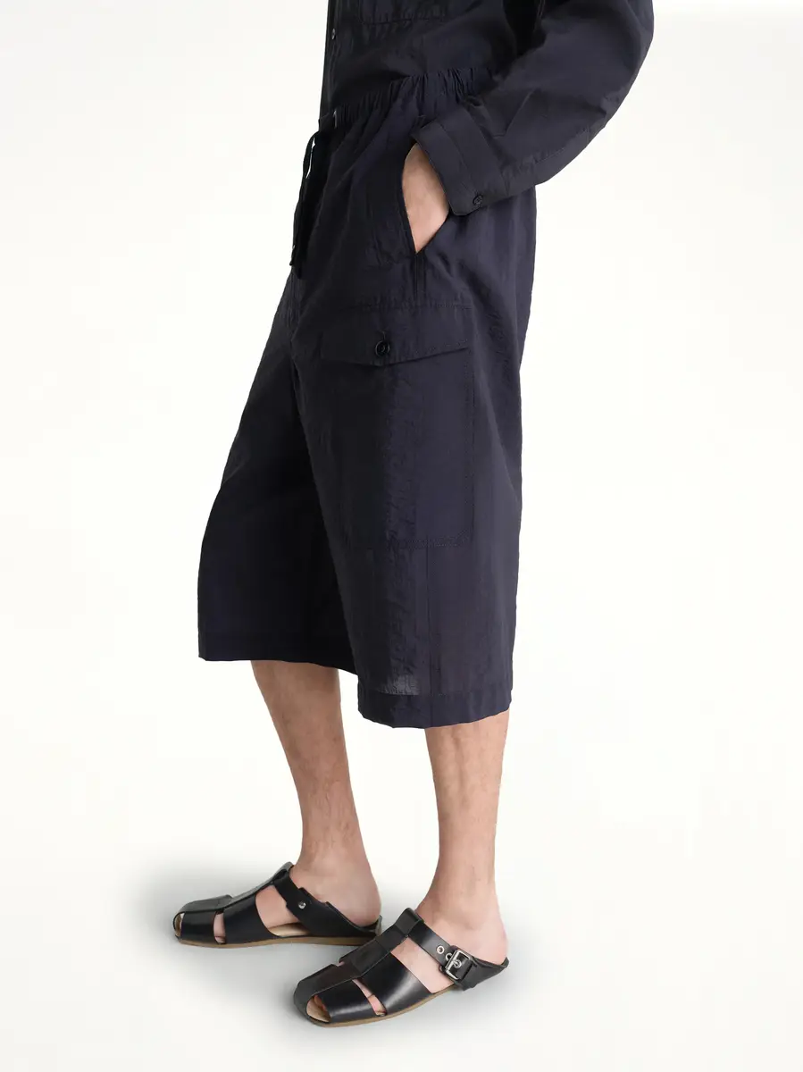 Lemaire Cargo Easy Shorts in Squid Ink | Thumbnail 3