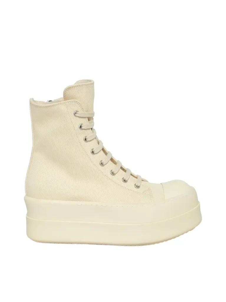 Mega Bumper Sneaks in Milk