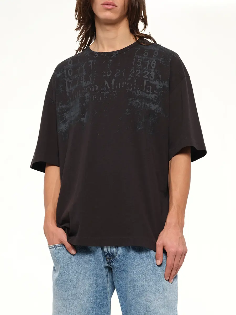 Maison Margiela Memory of Logo Oversized T-shirt in Washed Black | Thumbnail 6 Maison Margiela Memory of Logo Oversized T-shirt in Washed Black | Thumbnail 6
