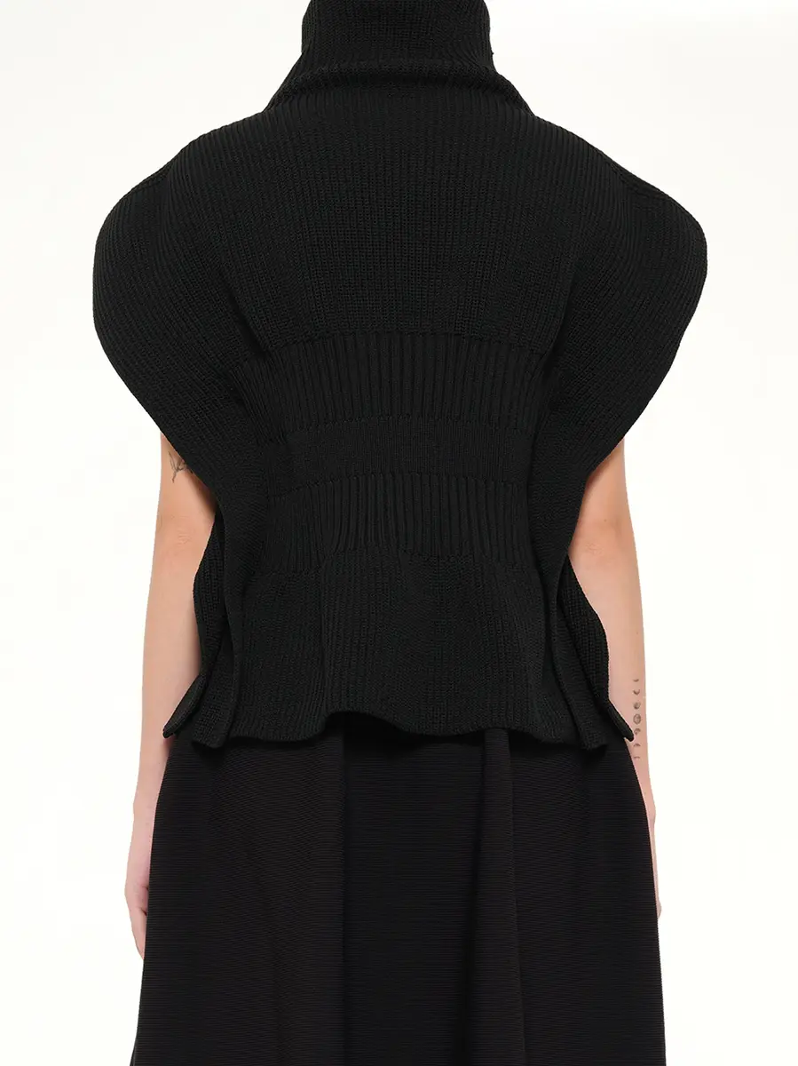 CFCL Low Gauge Crease Highneck Top | Thumbnail 5