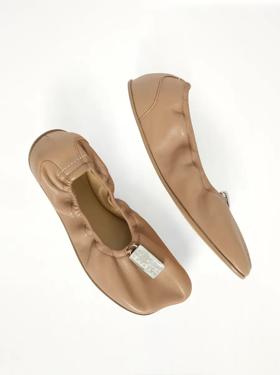 MM6 MAISON MARGIELA Lock Ballet Shoe in Tawny Birch | Thumbnail 4 MM6 MAISON MARGIELA Lock Ballet Shoe in Tawny Birch | Thumbnail 4