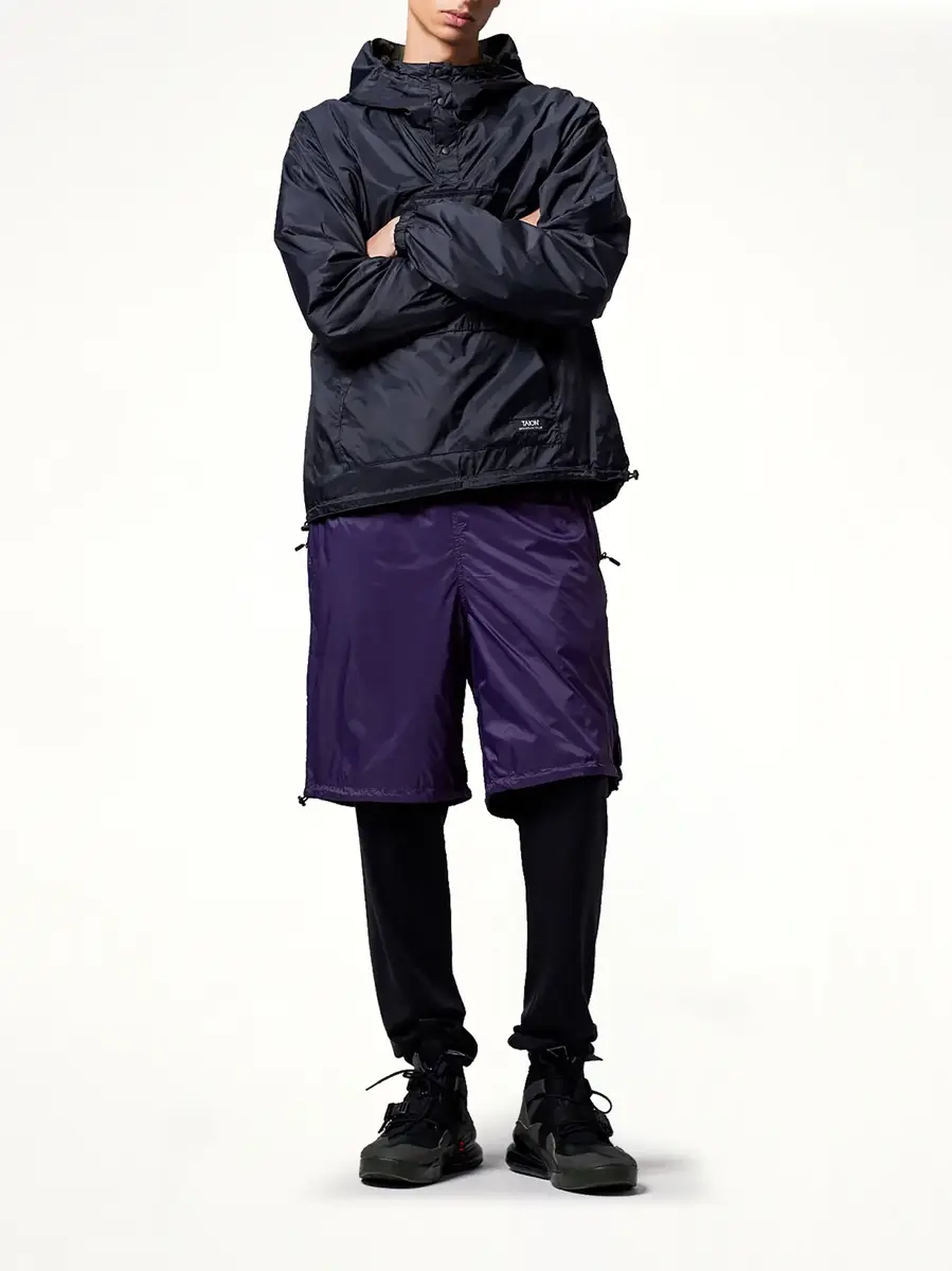 TAION Non Down Mountain Reversible Anorak in Black/dark Olive | Thumbnail 4 TAION Non Down Mountain Reversible Anorak in Black/dark Olive | Thumbnail 4