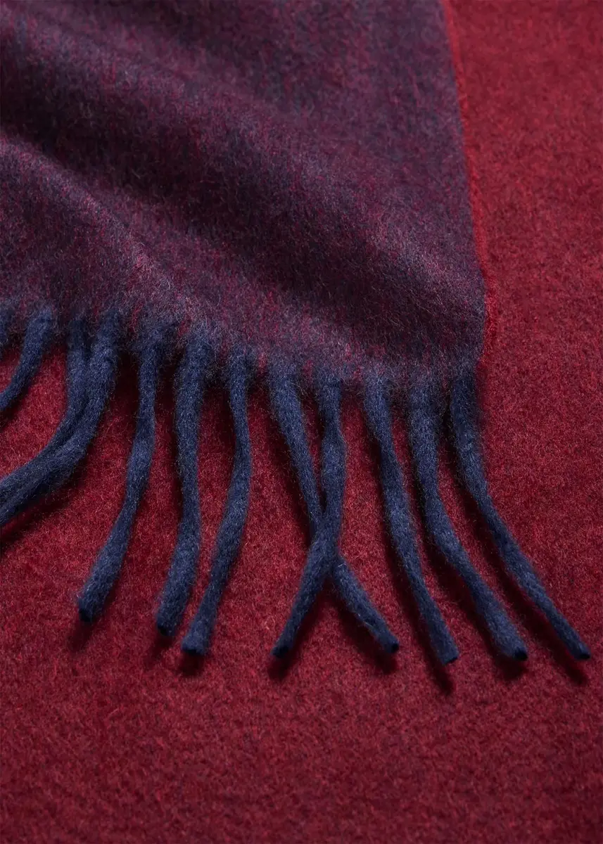 Begg x Co Men's Cashmere Arran Reversible Scarf | Thumbnail 4 Begg x Co Men's Cashmere Arran Reversible Scarf | Thumbnail 4