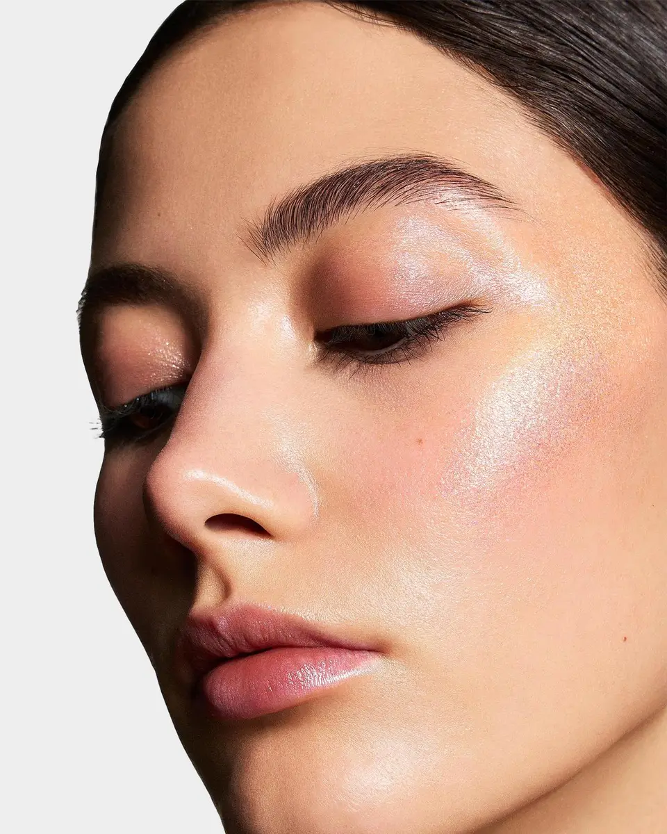 Dolce & Gabbana Beauty Glazelighter Glowpalescent All Over Highlighter | Thumbnail 4 Dolce & Gabbana Beauty Glazelighter Glowpalescent All Over Highlighter | Thumbnail 4