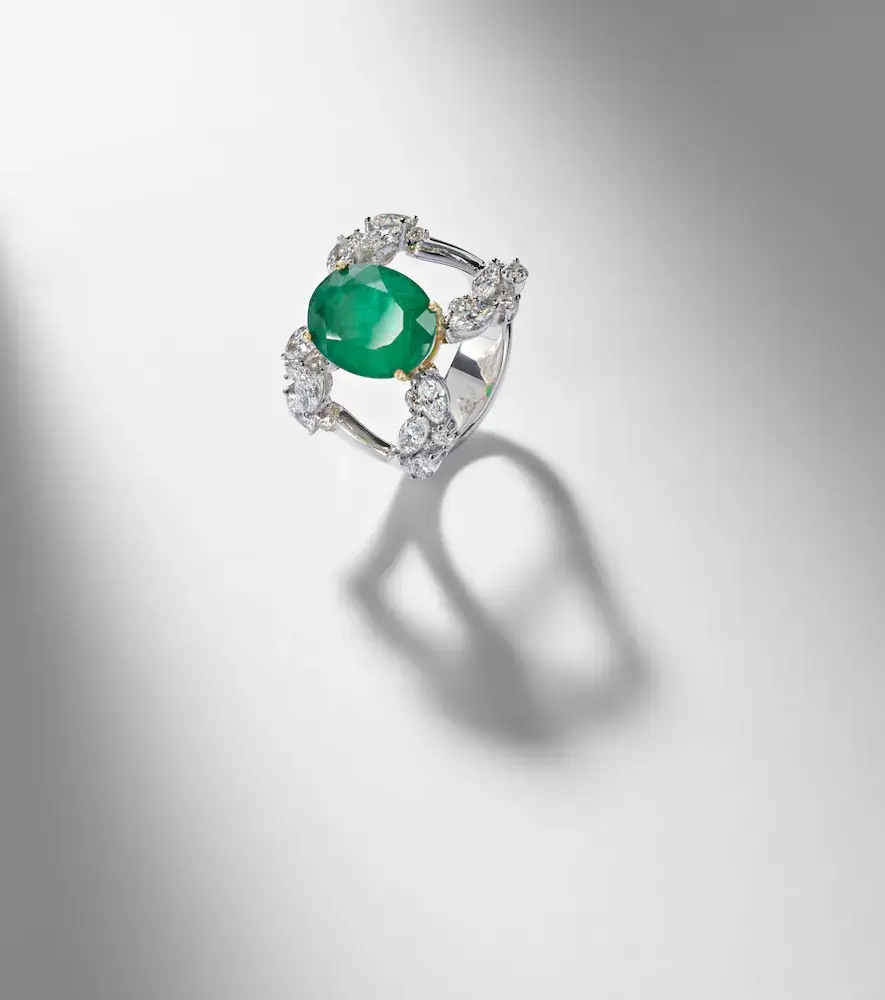 YEPREM Reign Supreme 18kt white and yellow gold ring with emerald and diamonds | Thumbnail 5