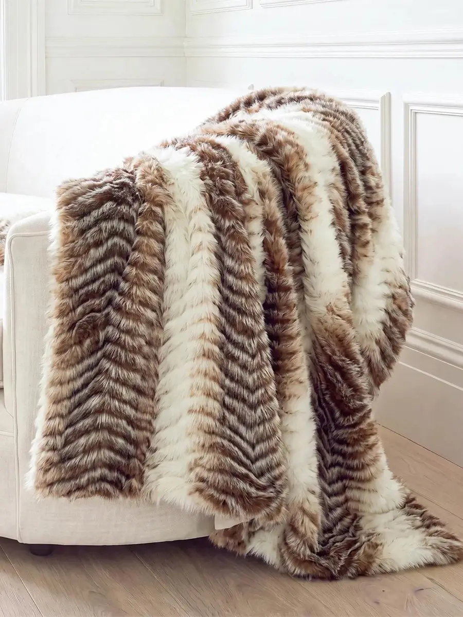 Gorski Fox-Print Faux-Fur Throw Blanket | Thumbnail 4 Gorski Fox-Print Faux-Fur Throw Blanket | Thumbnail 4
