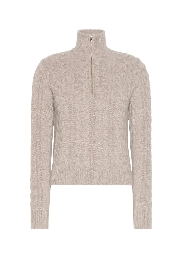 Cable-Knit Cashmere Yarn Sweater Cable-Knit Cashmere Yarn Sweater