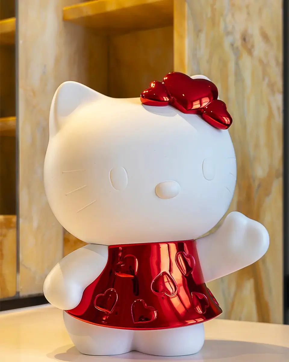 LEBLON DELIENNE Hello Kitty Heart Small Figurine, Chromed | Thumbnail 3 LEBLON DELIENNE Hello Kitty Heart Small Figurine, Chromed | Thumbnail 3
