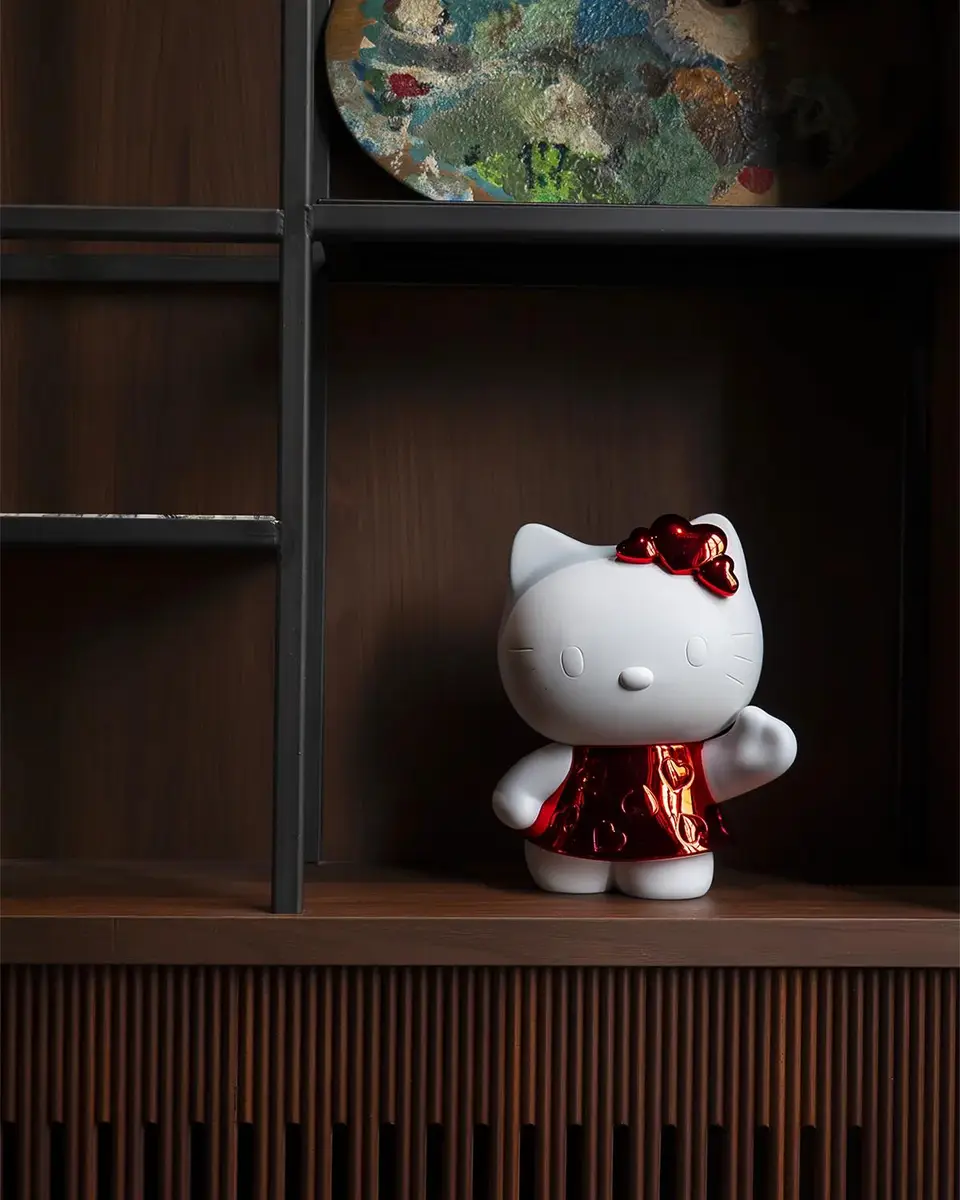LEBLON DELIENNE Hello Kitty Heart Small Figurine, Chromed | Thumbnail 4 LEBLON DELIENNE Hello Kitty Heart Small Figurine, Chromed | Thumbnail 4
