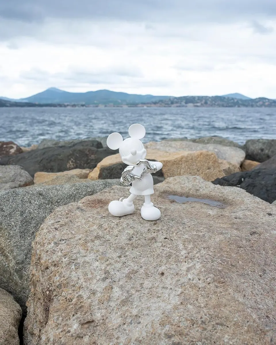 LEBLON DELIENNE x Kelly Hoppen Mickey With Love Small Sculpture | Thumbnail 3 LEBLON DELIENNE x Kelly Hoppen Mickey With Love Small Sculpture | Thumbnail 3