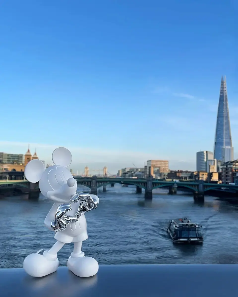 LEBLON DELIENNE x Kelly Hoppen Mickey With Love Small Sculpture | Thumbnail 4 LEBLON DELIENNE x Kelly Hoppen Mickey With Love Small Sculpture | Thumbnail 4