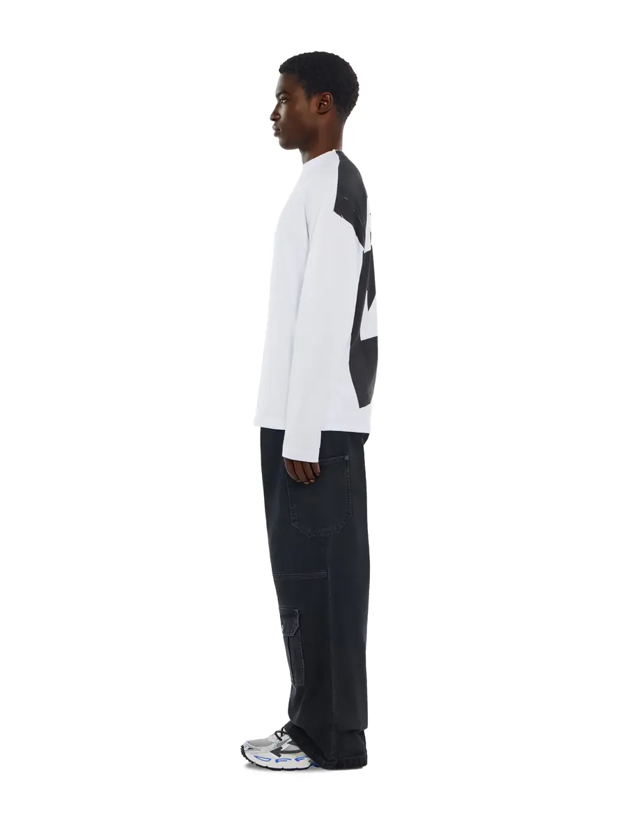Off-White Negative Arrow Skate Long Sleeve T-Shirt | Thumbnail 3 Off-White Negative Arrow Skate Long Sleeve T-Shirt | Thumbnail 3