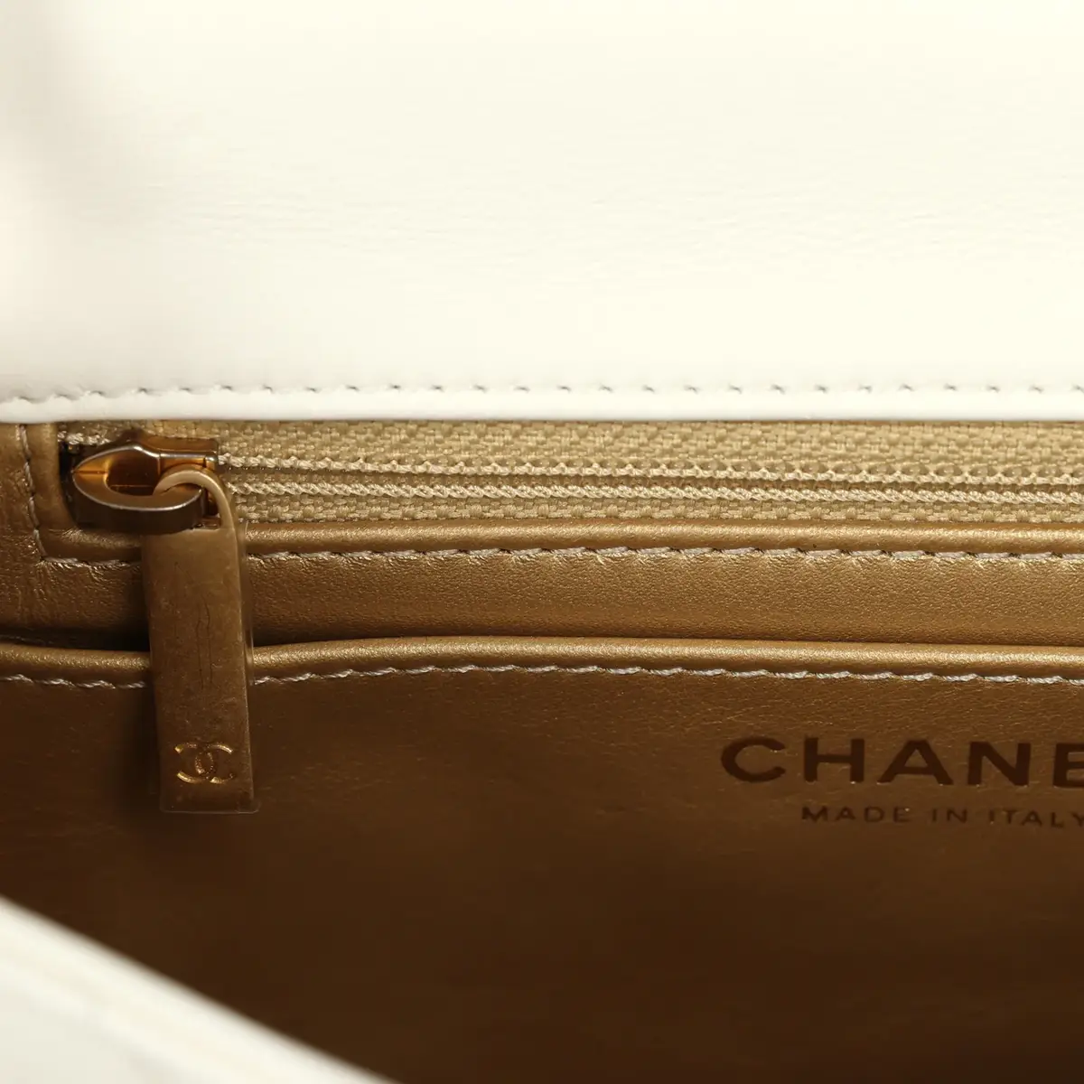 Chanel Chanel Mini Square Pearl Crush Flap Bag White Lambskin Antique Gold Hardware | Thumbnail 10 Chanel Chanel Mini Square Pearl Crush Flap Bag White Lambskin Antique Gold Hardware | Thumbnail 10