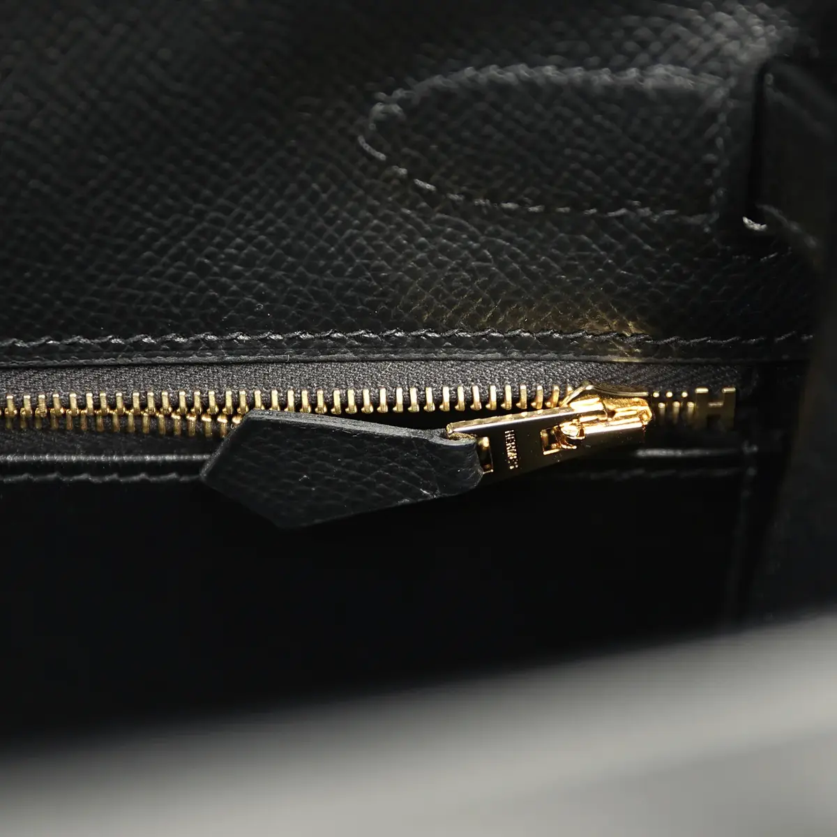 HERMÈS Pre-owned Hermes Kelly Sellier 32 Black Epsom Gold Hardware | Thumbnail 9 HERMÈS Pre-owned Hermes Kelly Sellier 32 Black Epsom Gold Hardware | Thumbnail 9