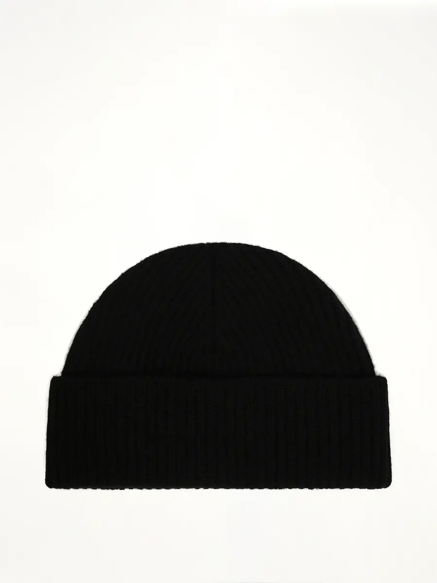 AMI PARIS Contrasted Ami De Coeur Beanie | Thumbnail 2 AMI PARIS Contrasted Ami De Coeur Beanie | Thumbnail 2