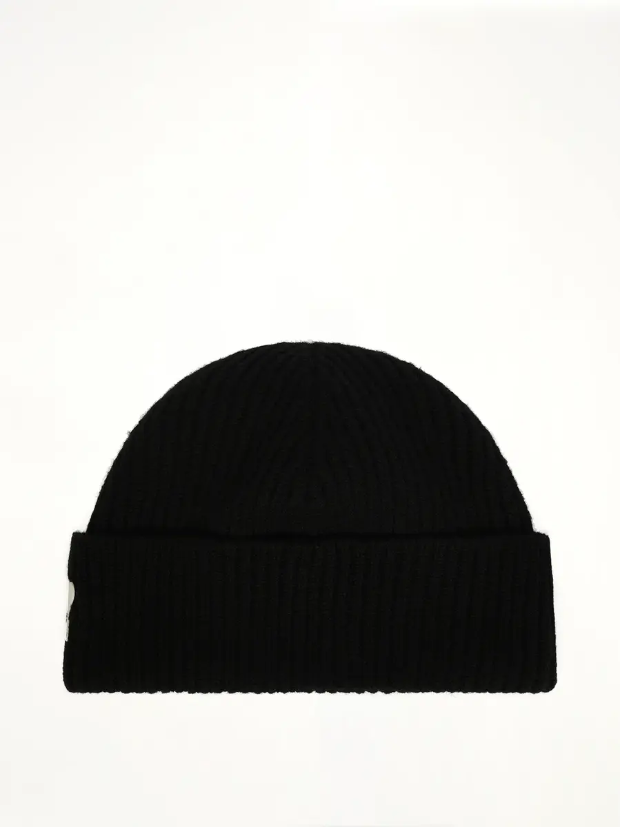 AMI PARIS Contrasted Ami De Coeur Beanie | Thumbnail 3 AMI PARIS Contrasted Ami De Coeur Beanie | Thumbnail 3