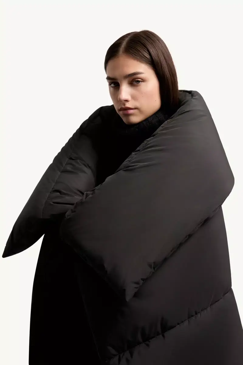 Moncler Taffeta Padded Cape | Thumbnail 4 Moncler Taffeta Padded Cape | Thumbnail 4