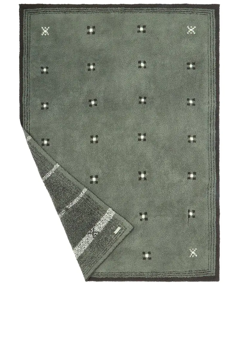Barefoot Dreams CozyChic Navarro Throw