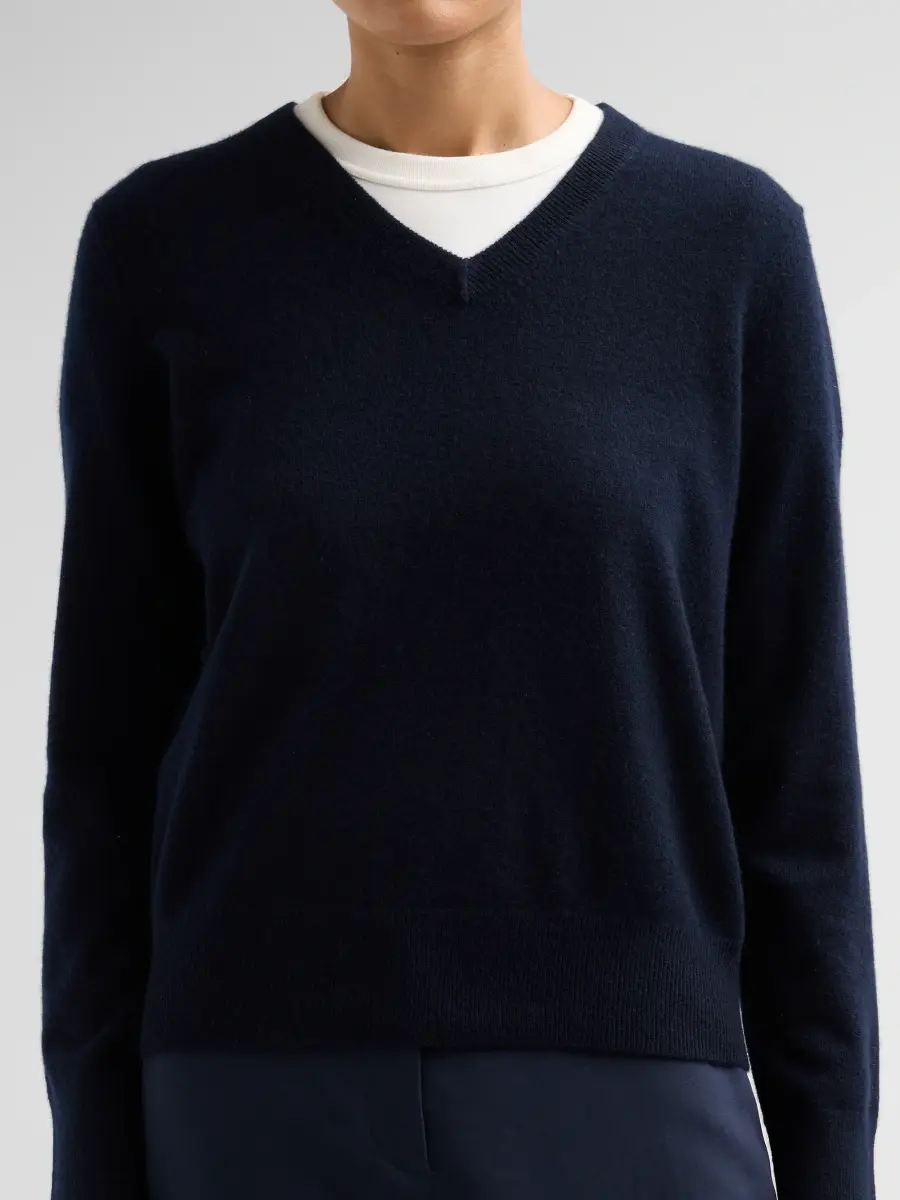 Vince Women's Cashmere V-Neck Sweater | Thumbnail 5 Vince Women's Cashmere V-Neck Sweater | Thumbnail 5