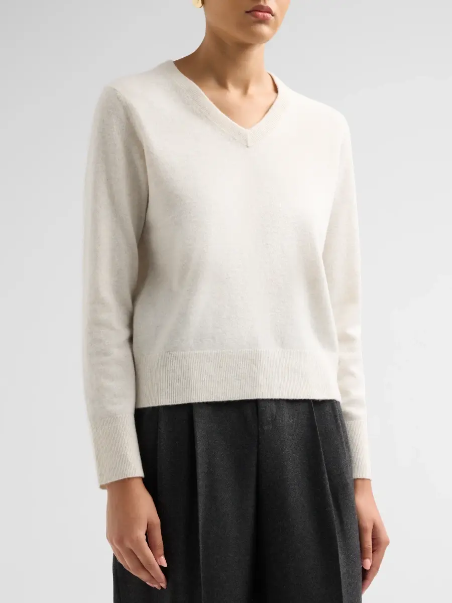 Vince Women's Cashmere V-Neck Sweater | Thumbnail 4 Vince Women's Cashmere V-Neck Sweater | Thumbnail 4