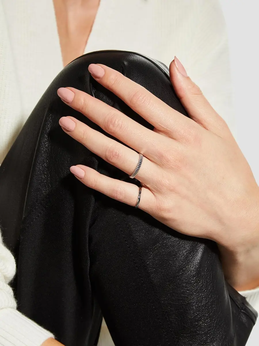 Boucheron Women's Facette Platinum Wedding Band | Thumbnail 5 Boucheron Women's Facette Platinum Wedding Band | Thumbnail 5