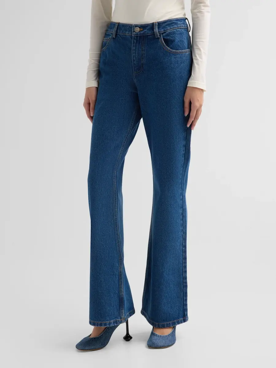 Aknvas Women's Viv Mid-Rise Flare-Leg Jeans | Thumbnail 4