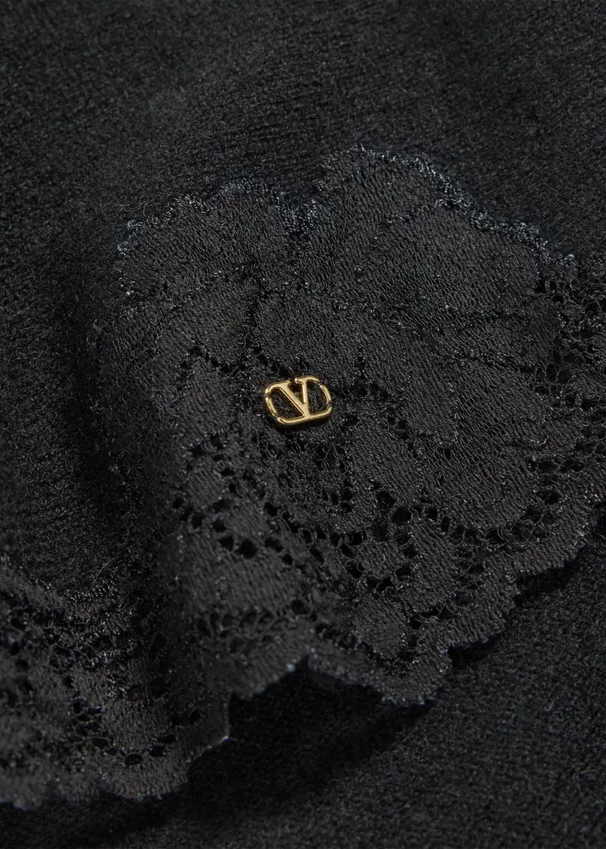 REDVALENTINO VLogo Lace-Trimmed Cashmere Scarf | Thumbnail 4 REDVALENTINO VLogo Lace-Trimmed Cashmere Scarf | Thumbnail 4