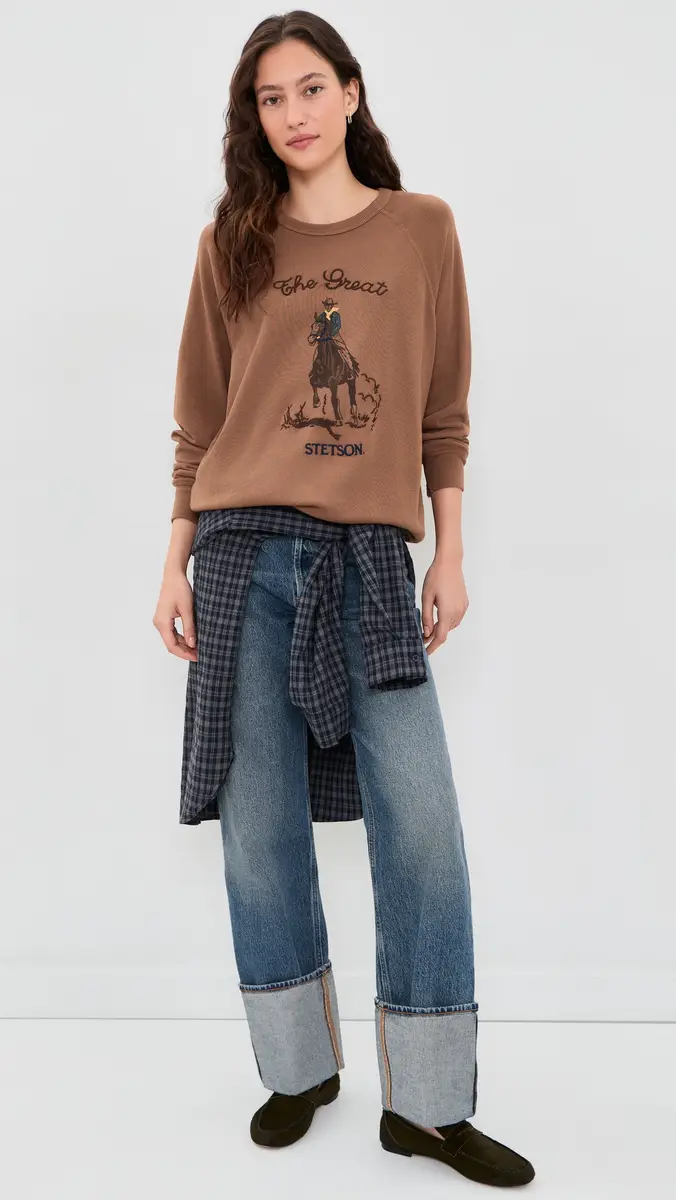 The Great. THE GREAT. The College Sweatshirt with Stetson Graphic Tobacco | Thumbnail 5 The Great. THE GREAT. The College Sweatshirt with Stetson Graphic Tobacco | Thumbnail 5